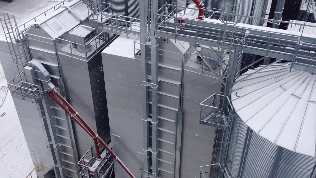 Tandem grain dryers Ravaro in snow